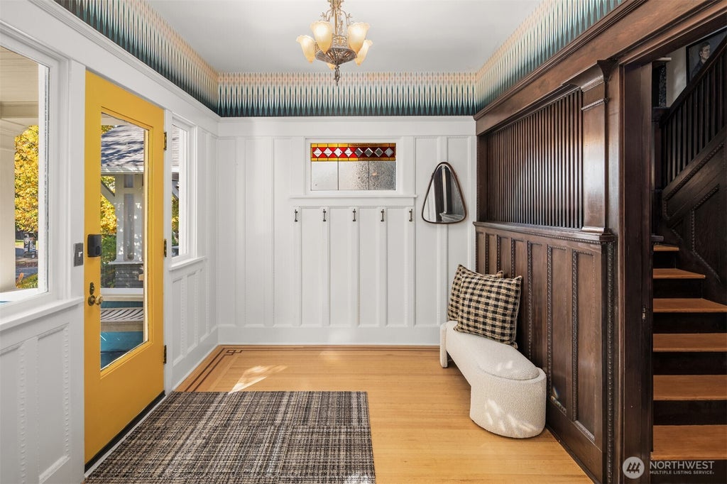 Photo of 1154 18th Avenue E, Seattle, WA 98112 (MLS # 2593470)