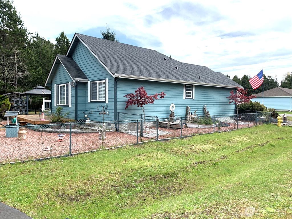 Photo of 419 Lake West Loop NE, Ocean Shores, WA 98569 (MLS # 2464659)