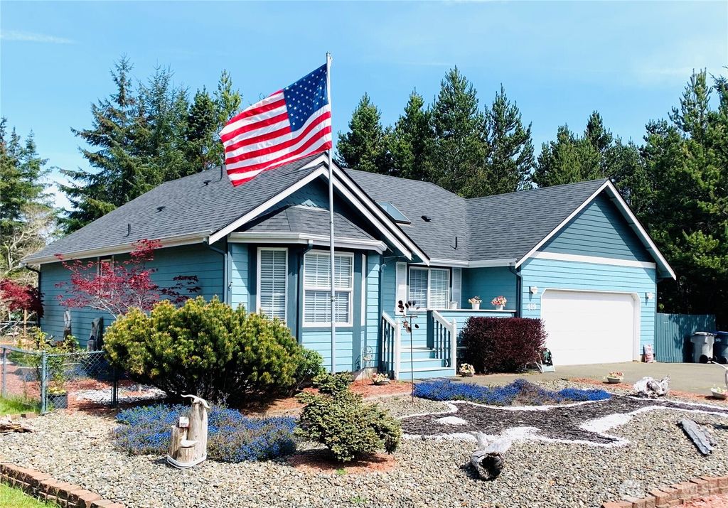 Photo of 419 Lake West Loop NE, Ocean Shores, WA 98569 (MLS # 2464659)