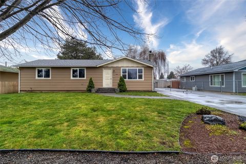 Photo of 446 Holly Street, Walla Walla, WA 99362 (MLS # 2479883)