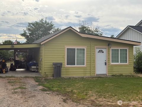 Photo of 9 Freemont Avenue, Rock Island, WA 98850 (MLS # 2544939)