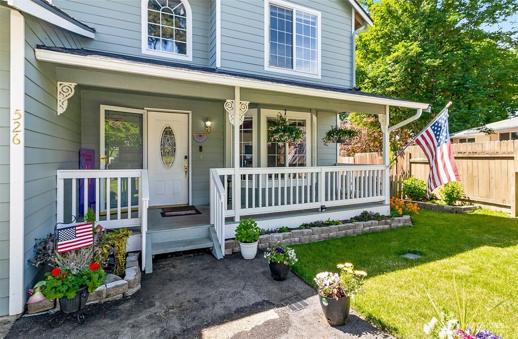 Photo of 526 Avenue J, Snohomish, WA 98290 (MLS # 2441843)