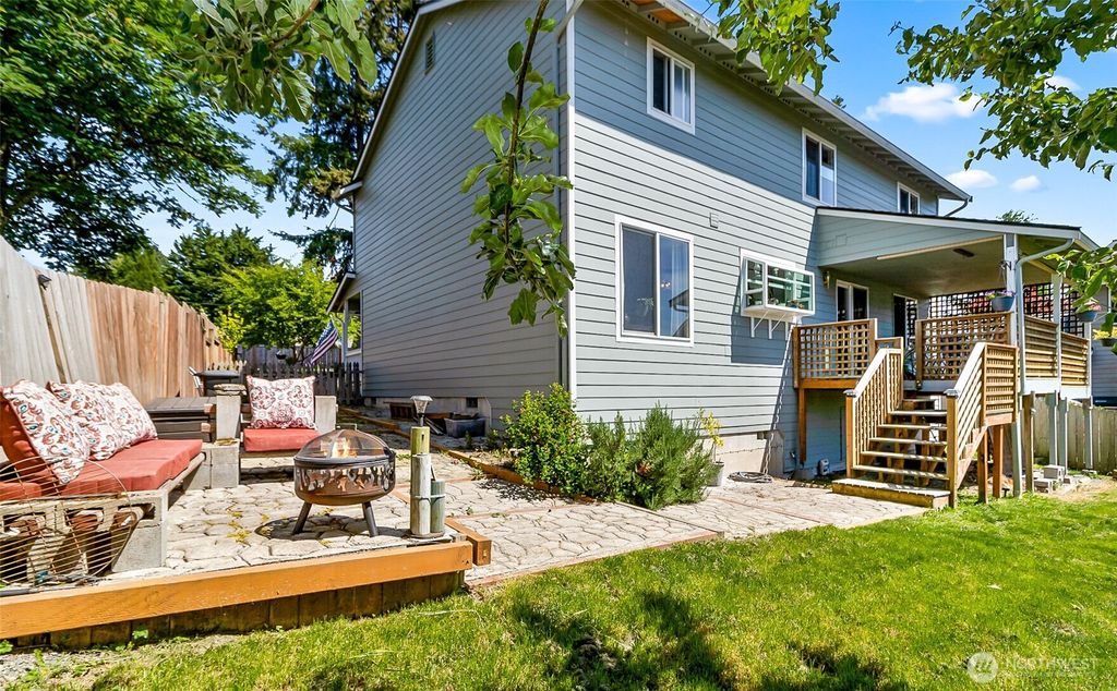 Photo of 526 Avenue J, Snohomish, WA 98290 (MLS # 2441843)
