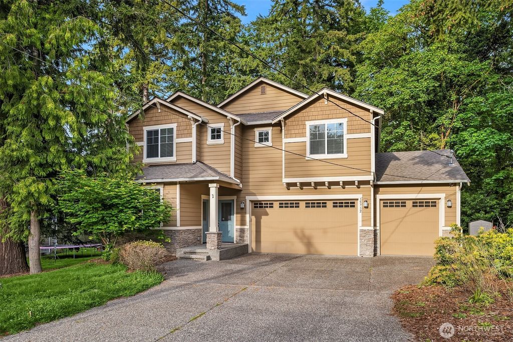 Photo of 15712 76th Place NE, Kenmore, WA 98028 (MLS # 2381179)