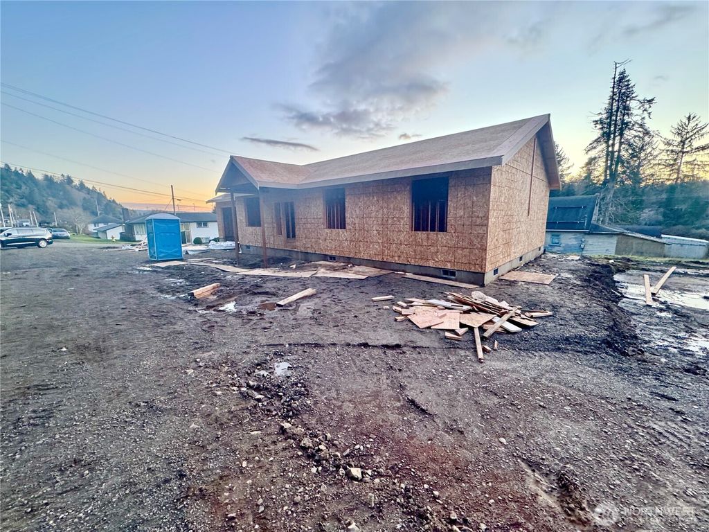 Photo of 1122 Tecumseh Street, Aberdeen, WA 98520 (MLS # 2484558)