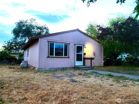 Photo of 530 S Elm Avenue, Pasco, WA 99301 (MLS # 2581163)