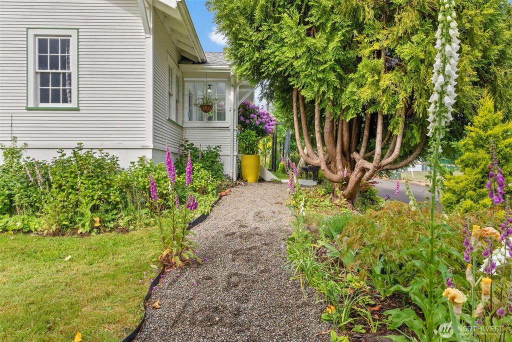 Photo of 12 Main Street E, South Bend, WA 98586 (MLS # 2538900)