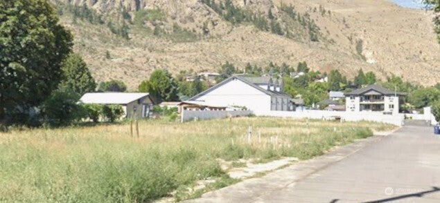 Photo of 1220 Miller Street, Wenatchee, WA 98801 (MLS # 2593356)