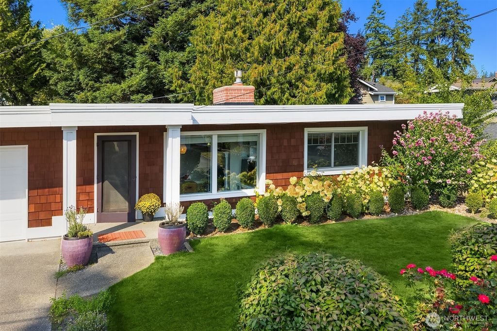 Photo of 420 8th Avenue, Kirkland, WA 98033 (MLS # 2429259)
