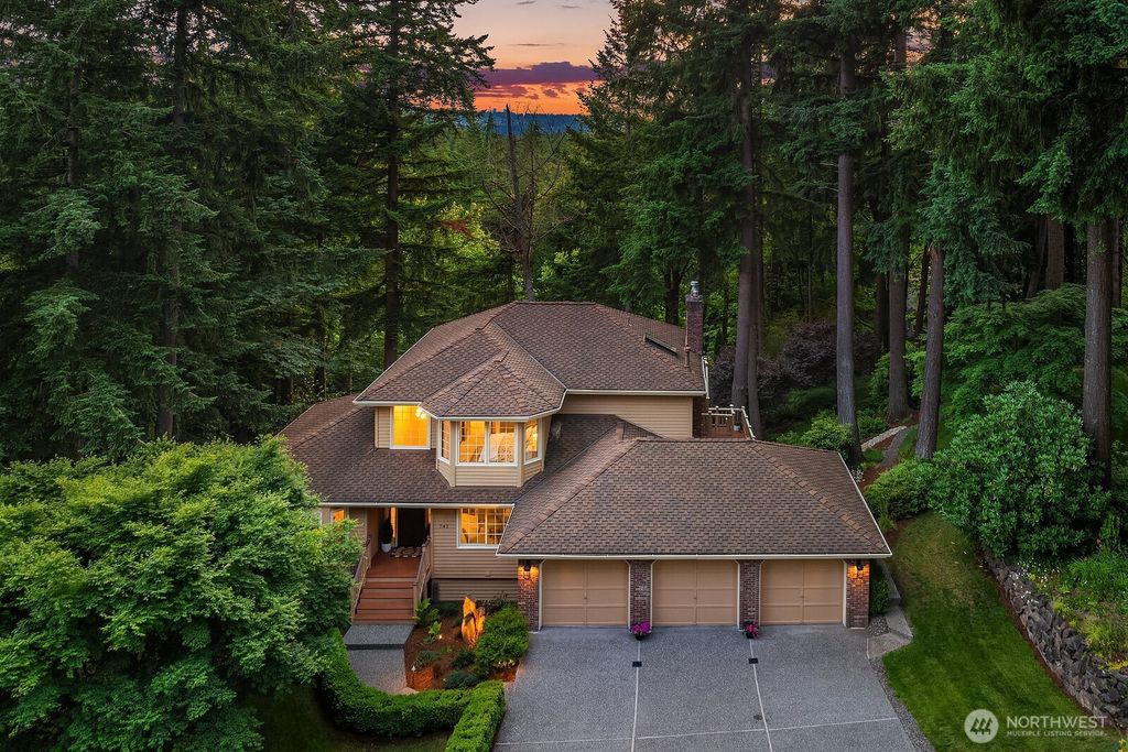 Photo of 741 222nd Place NE, Sammamish, WA 98074 (MLS # 2423127)