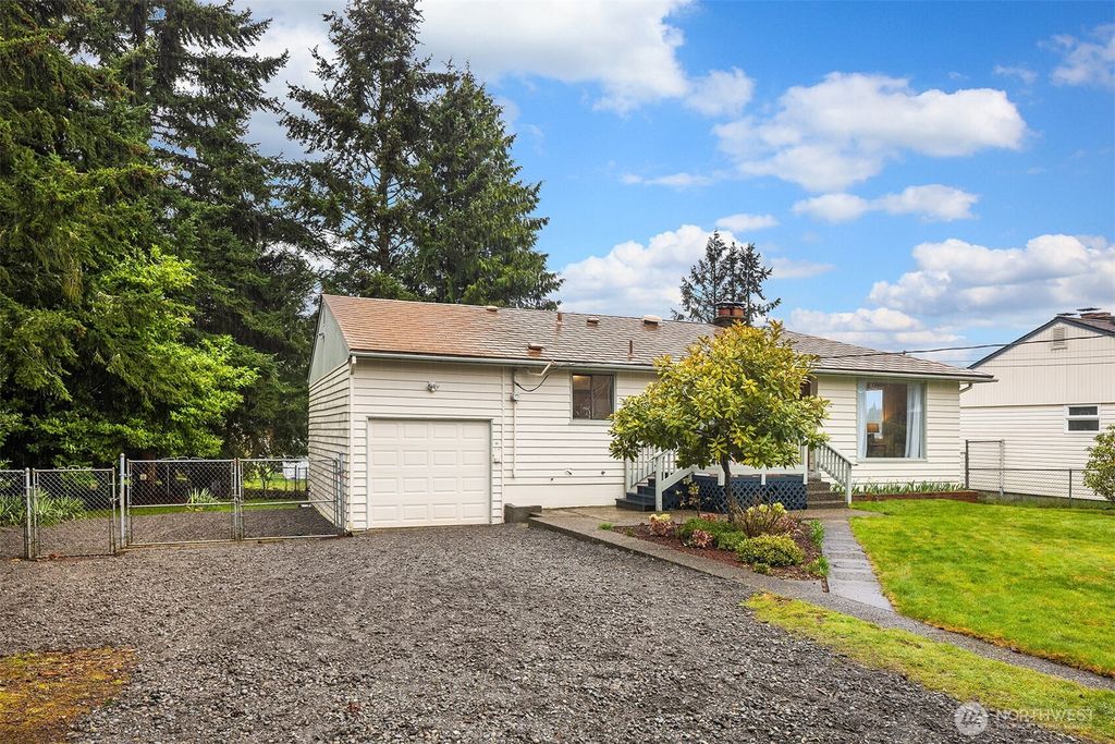 Photo of 15621 11th Avenue SW, Burien, WA 98166 (MLS # 2349589)
