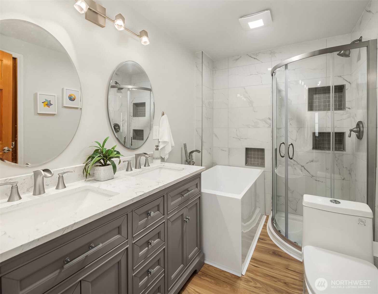 Burien, Washington 98166, United States, 4 Bedrooms Bedrooms, ,2 BathroomsBathrooms,Residential,Active,96566