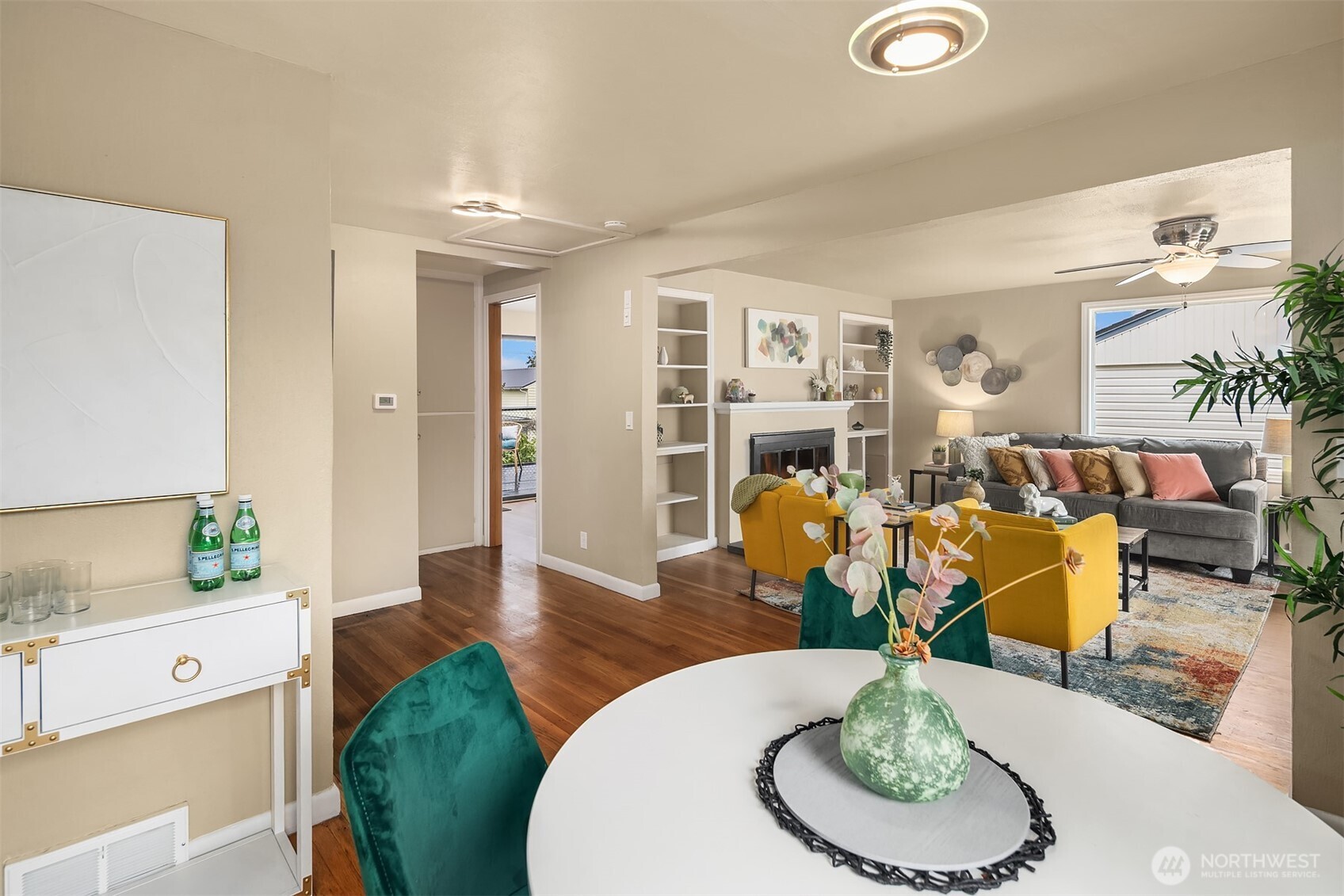 Burien, Washington 98166, United States, 4 Bedrooms Bedrooms, ,2 BathroomsBathrooms,Residential,Active,96566