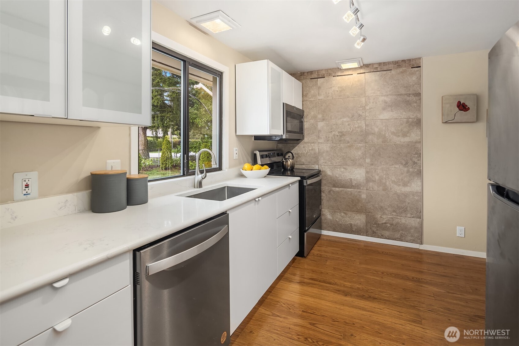 Burien, Washington 98166, United States, 4 Bedrooms Bedrooms, ,2 BathroomsBathrooms,Residential,Active,96566