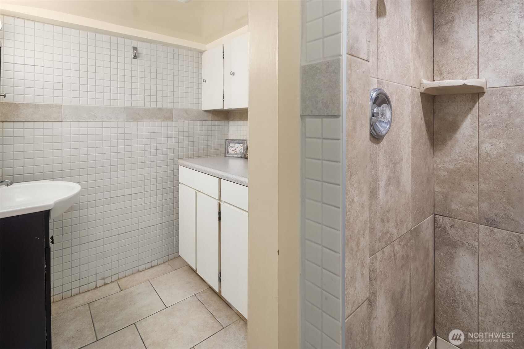 Burien, Washington 98166, United States, 4 Bedrooms Bedrooms, ,2 BathroomsBathrooms,Residential,Active,96566