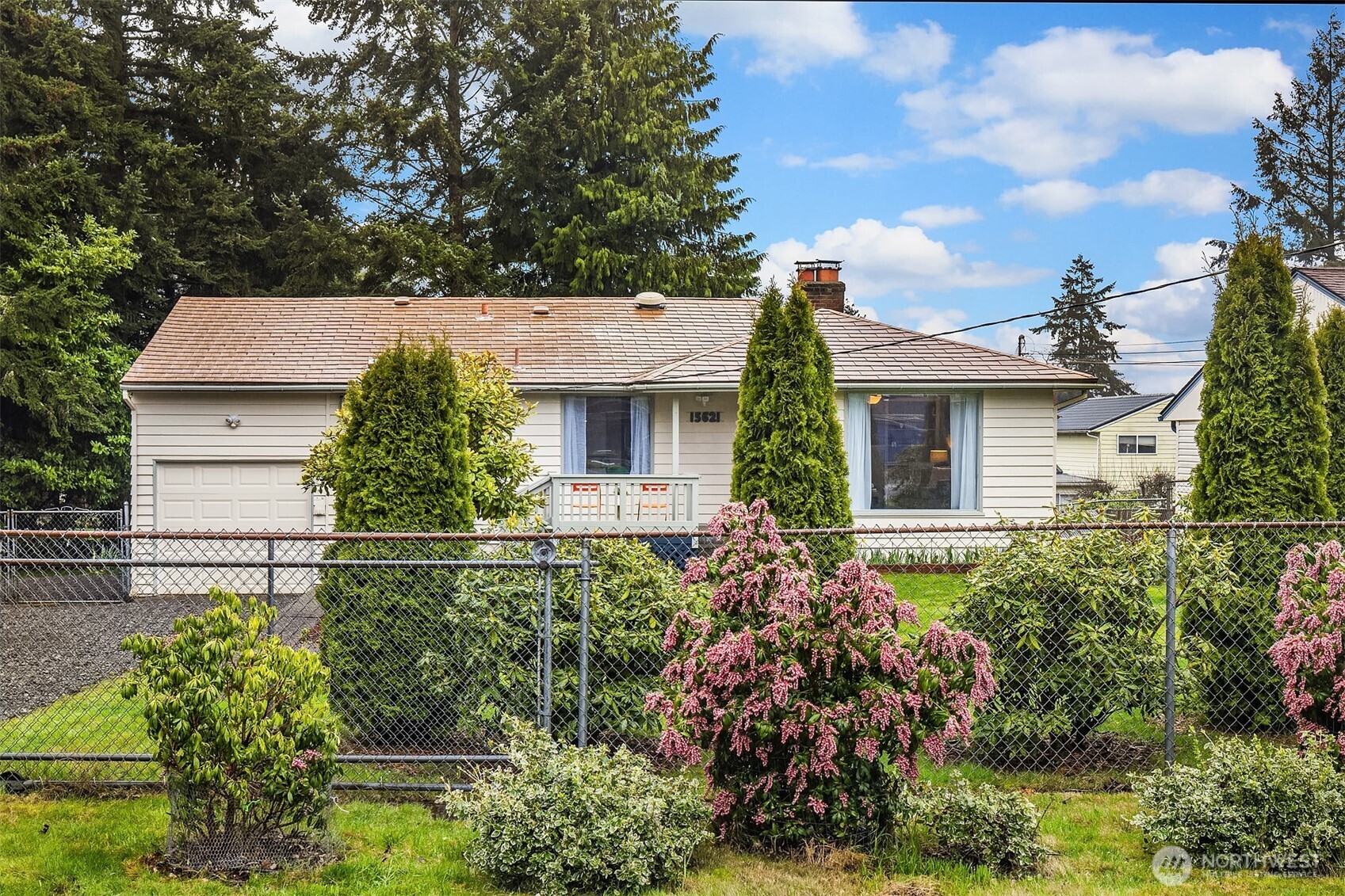 Burien, Washington 98166, United States, 4 Bedrooms Bedrooms, ,2 BathroomsBathrooms,Residential,Active,96566