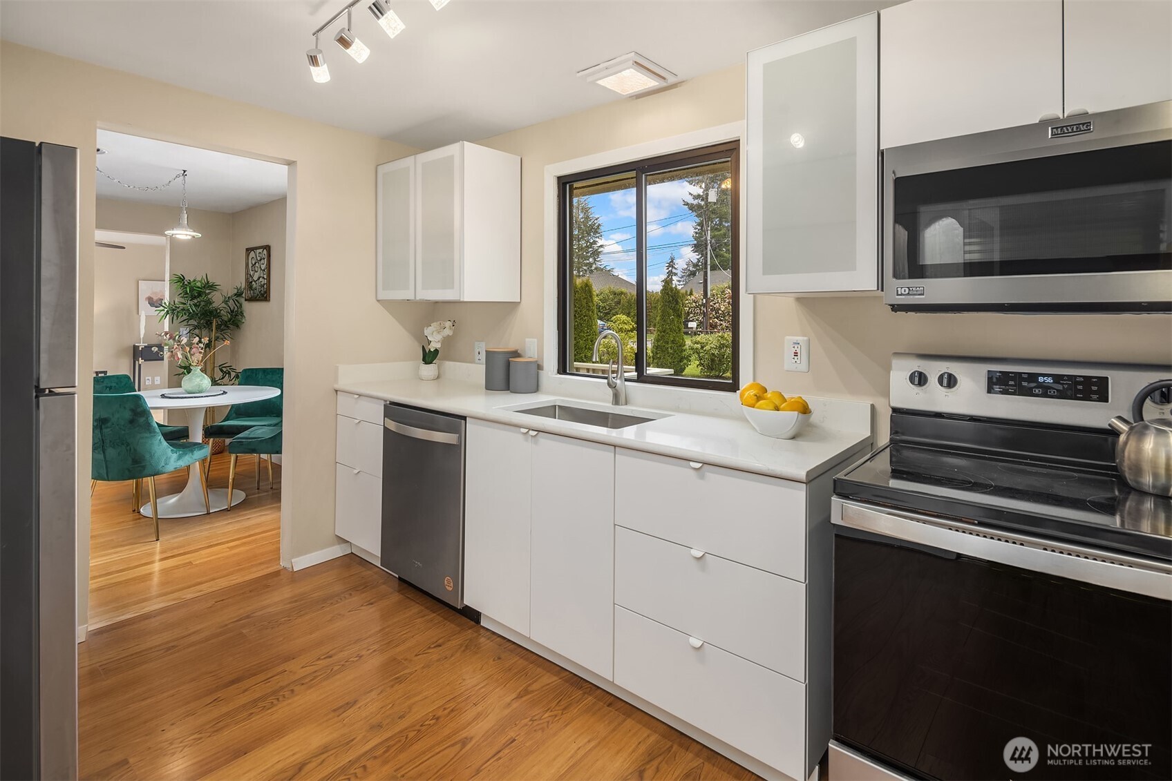 Burien, Washington 98166, United States, 4 Bedrooms Bedrooms, ,2 BathroomsBathrooms,Residential,Active,96566