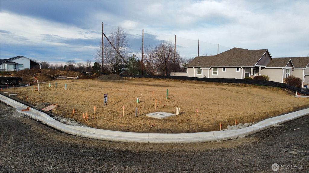 Photo of 1110 Fortune Drive, Walla Walla, WA 99362 (MLS # 2470514)