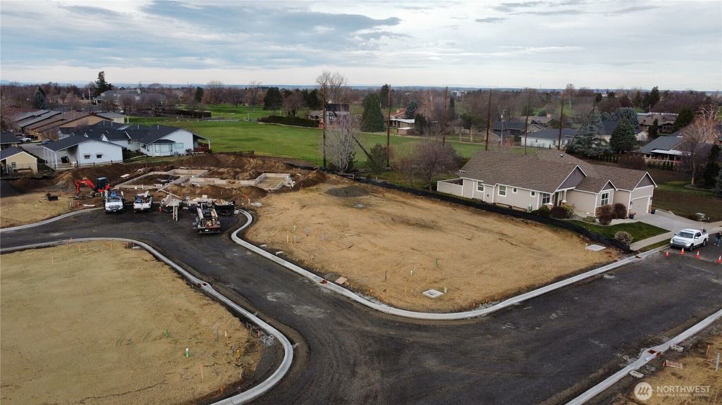 Photo of 1110 Fortune Drive, Walla Walla, WA 99362 (MLS # 2470514)