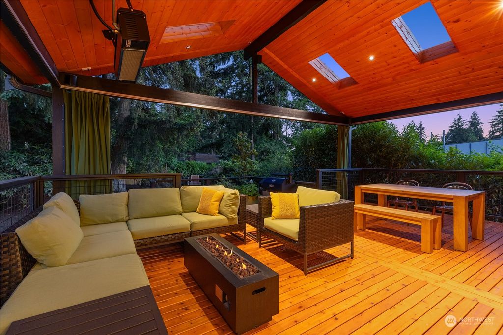 Photo of 337 NE 120th Street, Seattle, WA 98125 (MLS # 2263576)