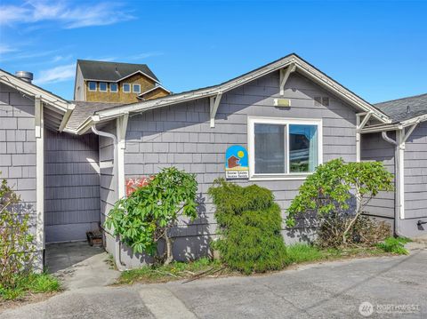 Photo of 105 Ocean Beach Boulevard #4, Long Beach, WA 98631 (MLS # 2506540)