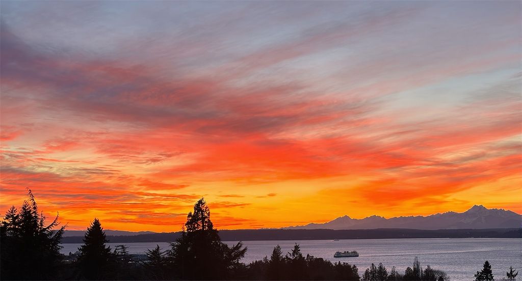 Photo of 19125 94th Avenue W, Edmonds, WA 98020 (MLS # 2495330)