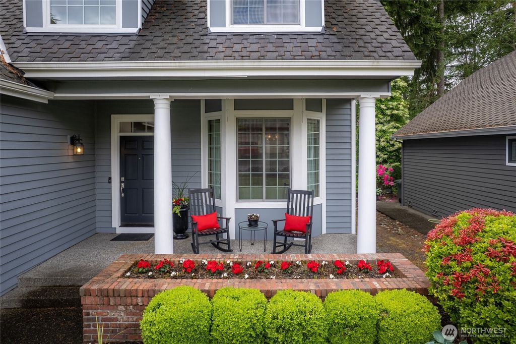 Photo of 25563 SE 41st Court, Sammamish, WA 98029 (MLS # 2367315)