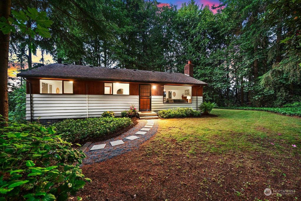 Photo of 17210 30th Avenue NE, Lake Forest Park, WA 98155 (MLS # 2247965)