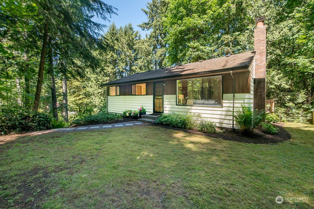 Photo of 17210 30th Avenue NE, Lake Forest Park, WA 98155 (MLS # 2247965)