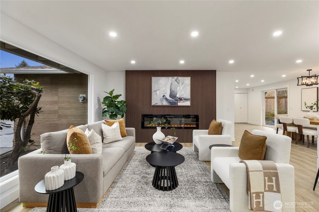 Photo of 14128 NE 82nd Place Pl, Kirkland, WA 98034 (MLS # 2501790)