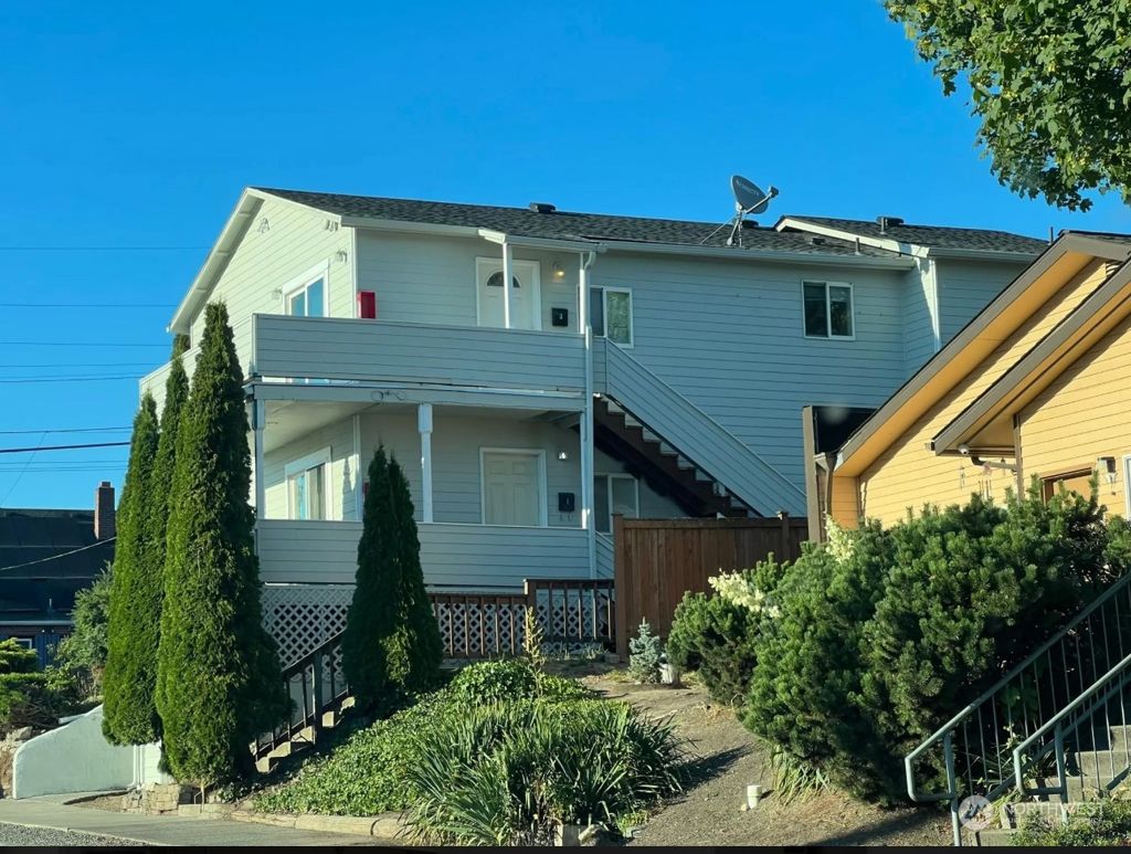 Photo of 2715 Harrison Ave Ave, Everett, WA 98201 (MLS # 2201307)