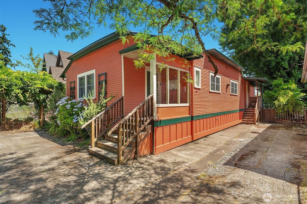 Photo of 516 23rd Avenue E, Seattle, WA 98112 (MLS # 2423786)