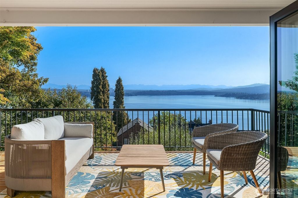 Photo of 632 35th Avenue, Seattle, WA 98122 (MLS # 2482954)