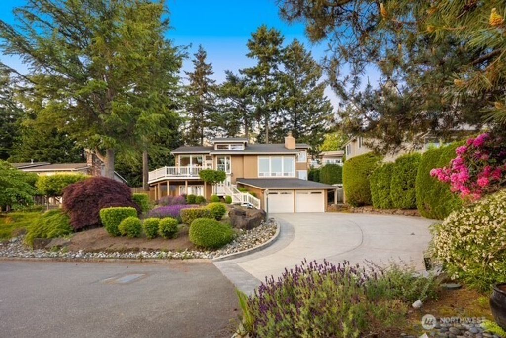 Photo of 10920 80th Place NE, Kirkland, WA 98034 (MLS # 2495632)