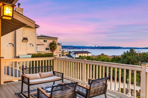Photo of 10920 80th Place NE, Kirkland, WA 98034 (MLS # 2495632)