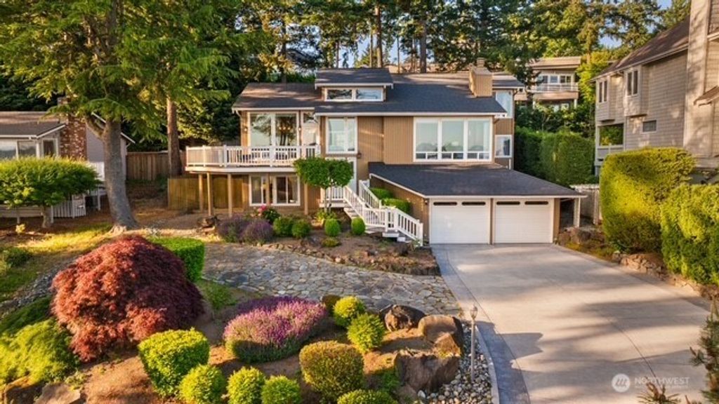 Photo of 10920 80th Place NE, Kirkland, WA 98034 (MLS # 2495632)