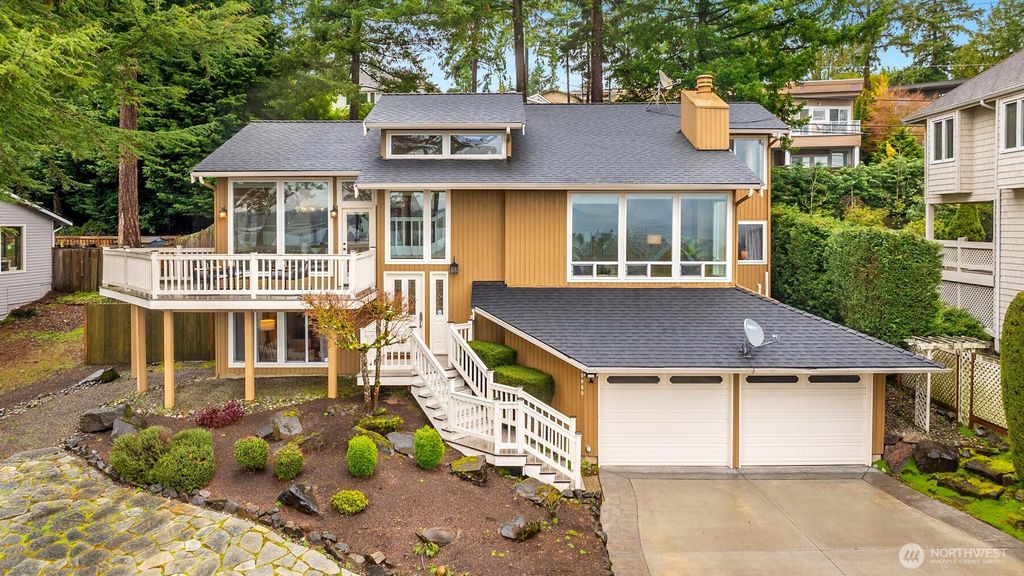 Photo of 10920 80th Place NE, Kirkland, WA 98034 (MLS # 2495632)