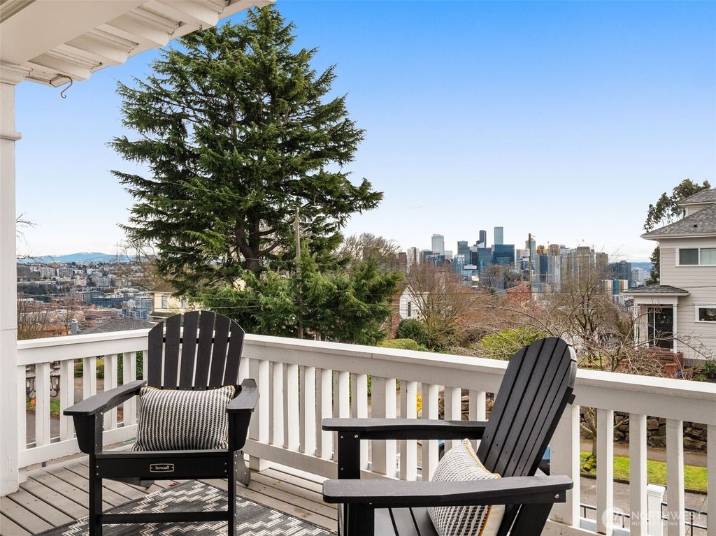 Photo of 318 Lee Street, Seattle, WA 98109 (MLS # 2333989)