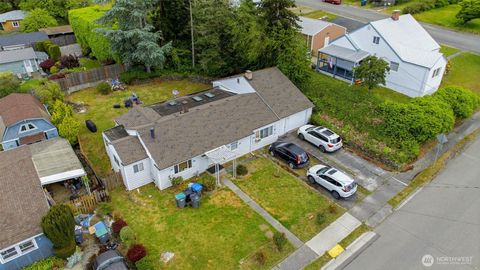 Photo of 1104 Dibb Street, Bremerton, WA 98310 (MLS # 2525189)