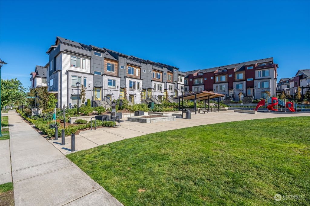 Photo of 550 NE Daisy Walk Walk, Issaquah, WA 98029 (MLS # 2297239)