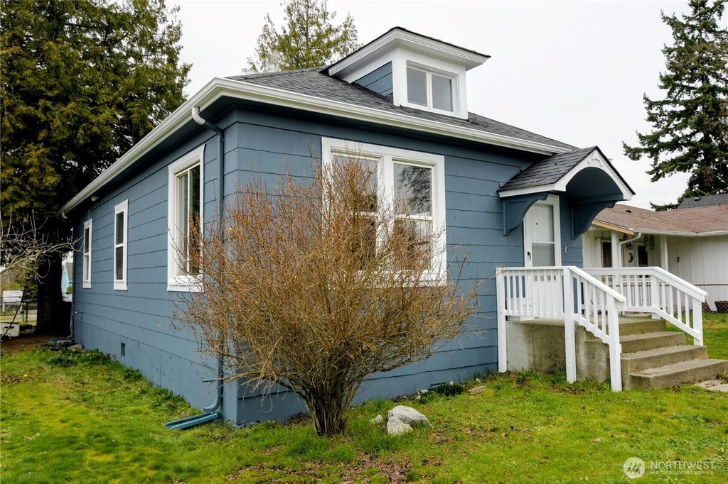 Photo of 5432 S Oakes Street, Tacoma, WA 98409 (MLS # 2482770)