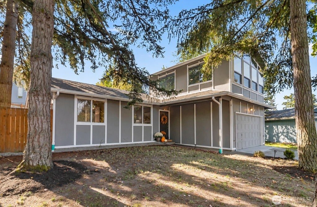 Photo of 15723 NE 109th Street, Redmond, WA 98052 (MLS # 2591789)