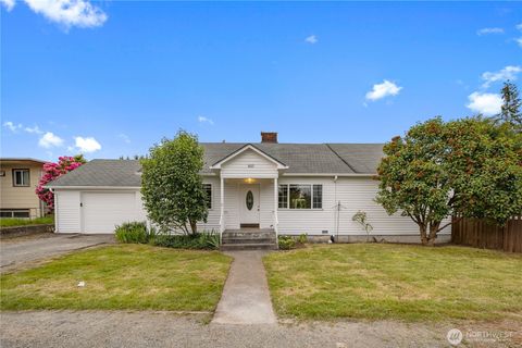 Photo of 1623 Palm Avenue, Everett, WA 98203 (MLS # 2514453)
