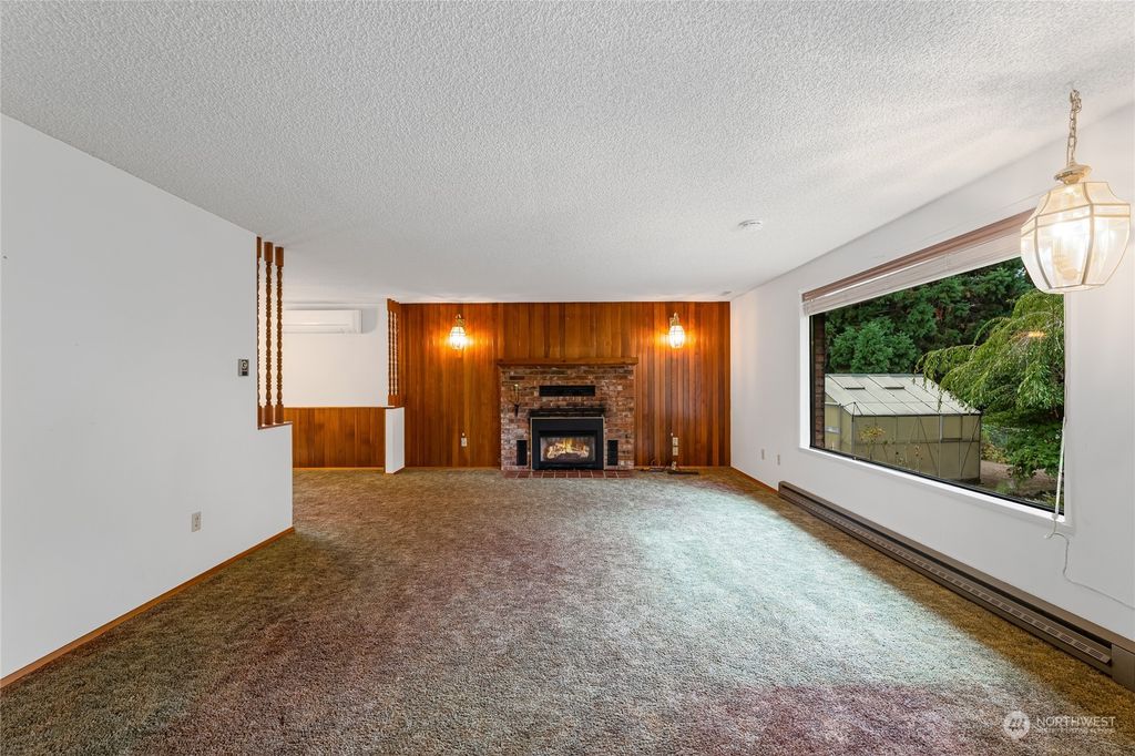 Photo of 7033 NE 147th Street, Kenmore, WA 98028 (MLS # 2159308)