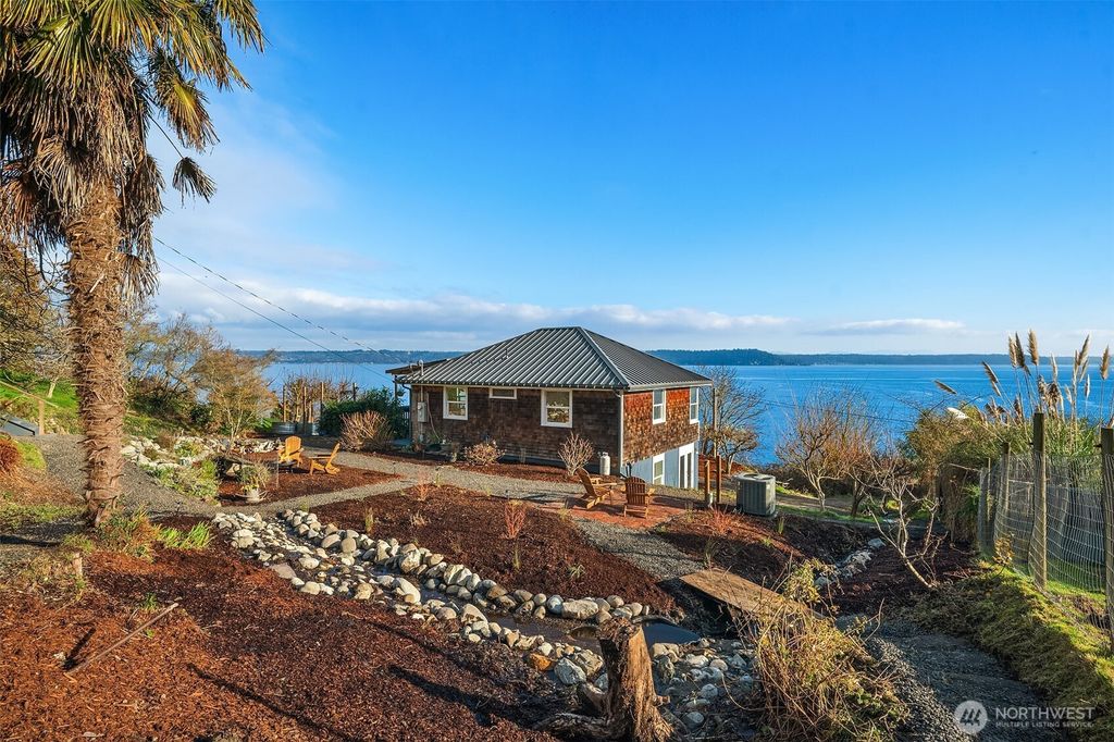 Photo of 8017 SW Dilworth Road, Vashon, WA 98070 (MLS # 2467940)