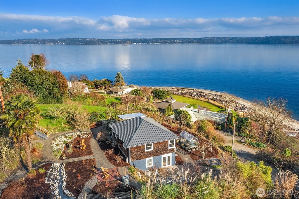 Photo of 8017 SW Dilworth Road, Vashon, WA 98070 (MLS # 2467940)