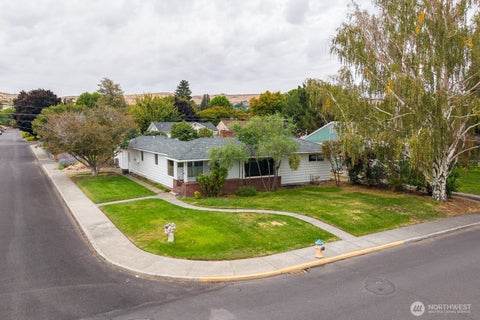 Photo of 165 D Street SW, Ephrata, WA 98823 (MLS # 2584598)