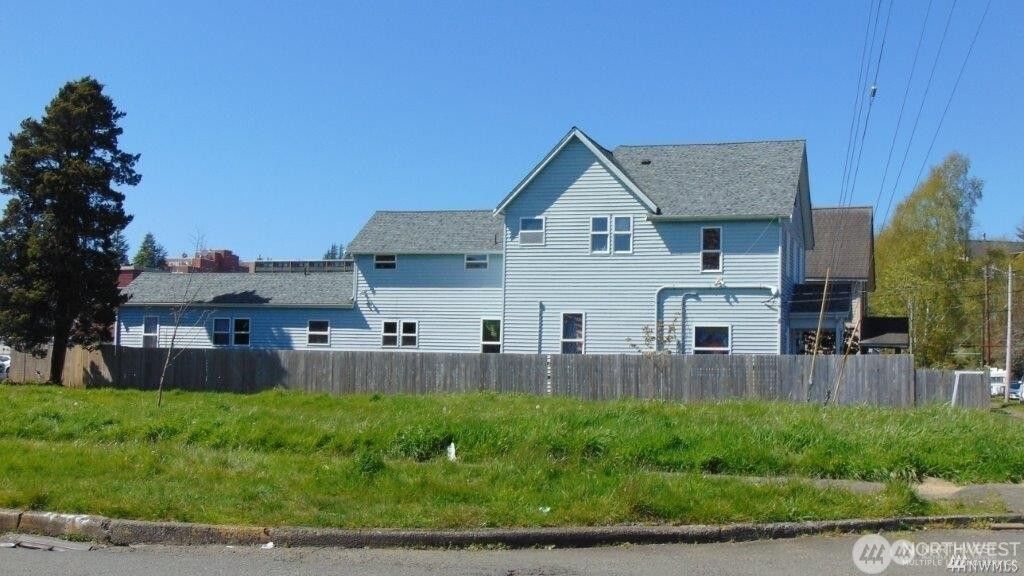 Photo of 307 N E Street, Aberdeen, WA 98520 (MLS # 2493620)