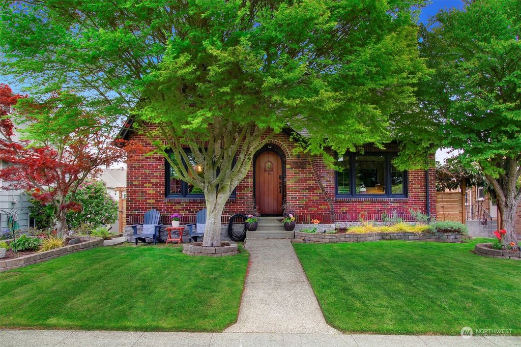 Photo of 7520 33rd Avenue NW, Seattle, WA 98117 (MLS # 2226556)