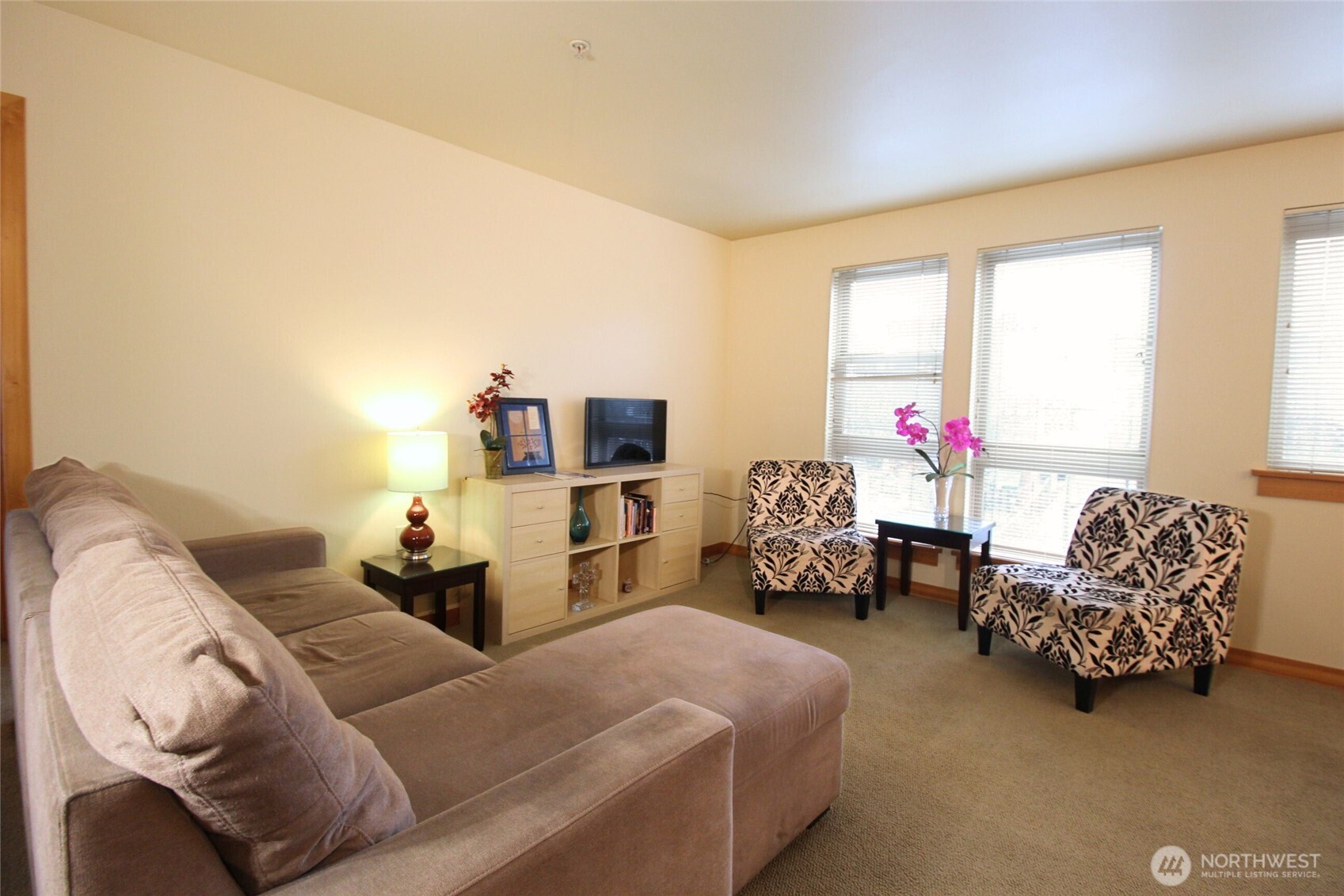 827 Hiawatha Place S 406